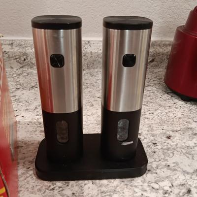 ATLAS PASTA MAKER AND ELECTRIC SALT & PEPPER GRINDERS