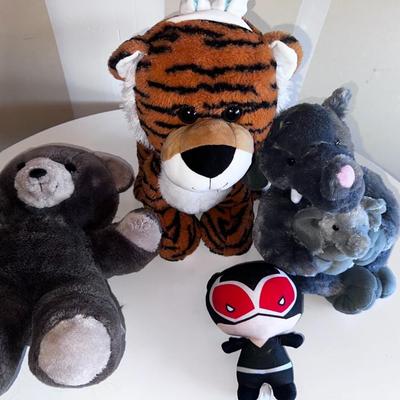 Lot of Stuffed animals