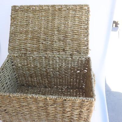 Two medium baskets with lid