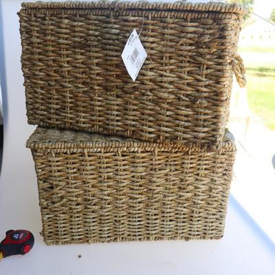 Two medium baskets with lid