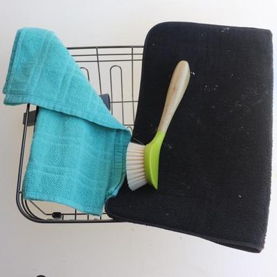 Dish drying rack with towels