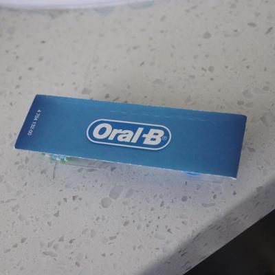 Oral B Toothbrush with accessories