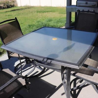 Outdoor Table with 4 rocking chairs