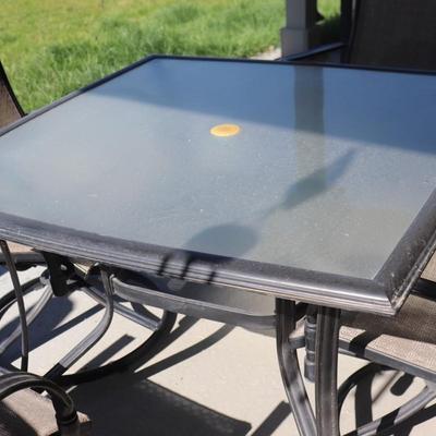Outdoor Table with 4 rocking chairs