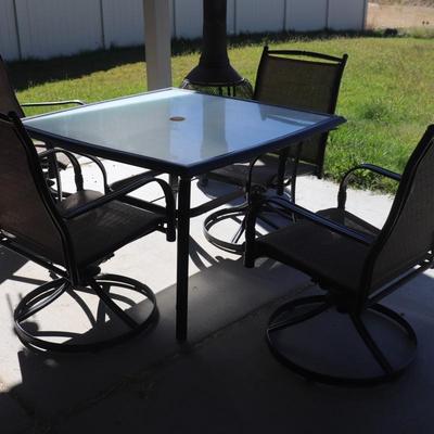 Outdoor Table with 4 rocking chairs