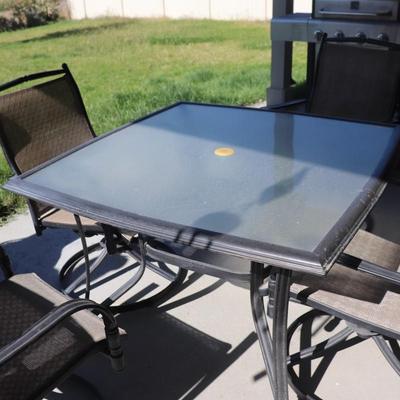 Outdoor Table with 4 rocking chairs