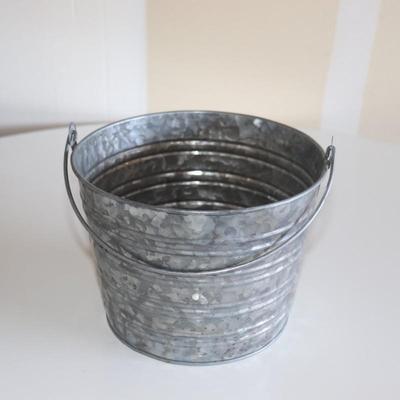 Metal bucket