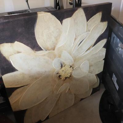 Flower Home Décor, see blemish