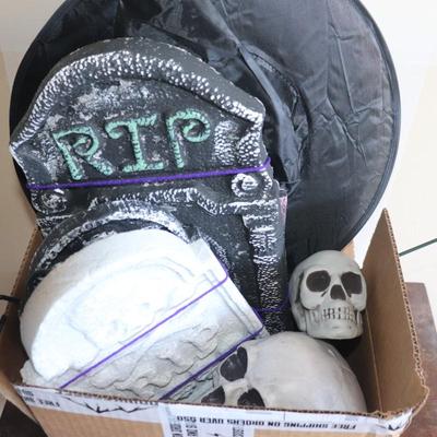 Halloween Décor Lot