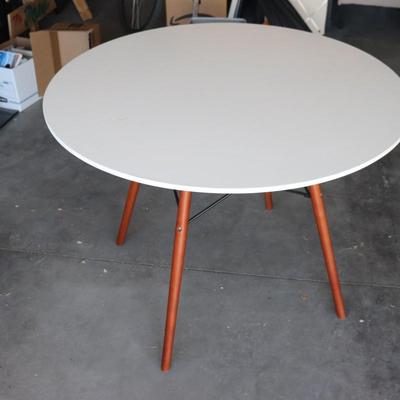 Dining table, Round table
