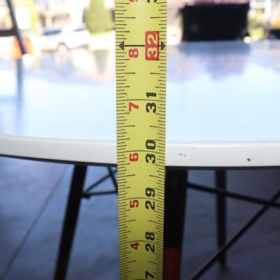 Dining table, Round table