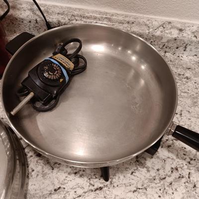 OSTER BLENDER AND FARBERWARE ELECTRIC SKILLET