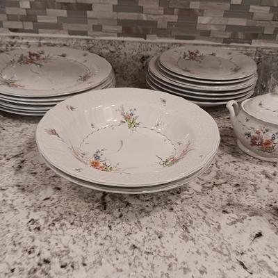 PARTIAL SET OF MIKASA DINNERWARE AND 8 GLASSES