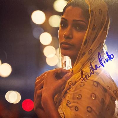 Slumdog Millionaire Freida Pinto signed movie photo
