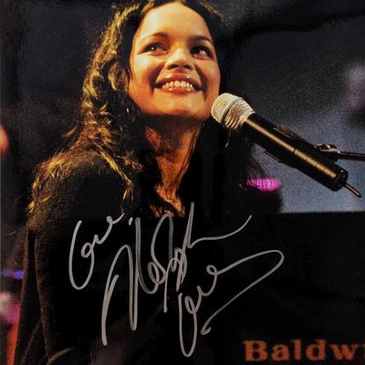 Norah Jones signed photo. 