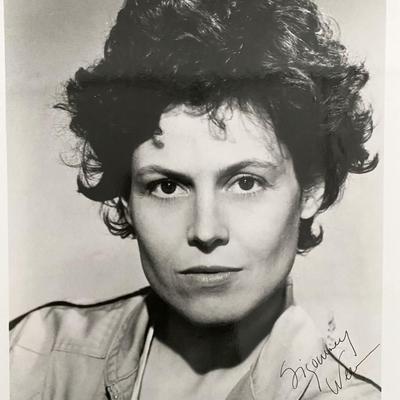 Aliens Sigourney Weaver signed photo