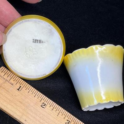 Lot 137 Assorted decor