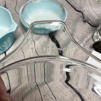Beautiful Amish print blue Pyrex dishes. Awesome.!