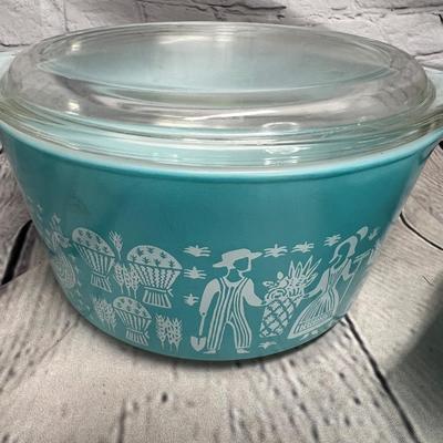 Beautiful Amish print blue Pyrex dishes. Awesome.!