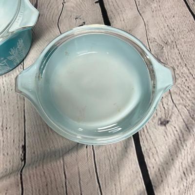 Beautiful Amish print blue Pyrex dishes. Awesome.!