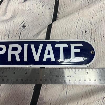 Old enamel, private sign