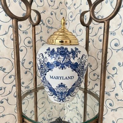 958 Large Maryland Lidded Tobacco Willamsburg Delft