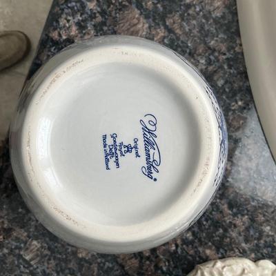 958 Large Maryland Lidded Tobacco Willamsburg Delft