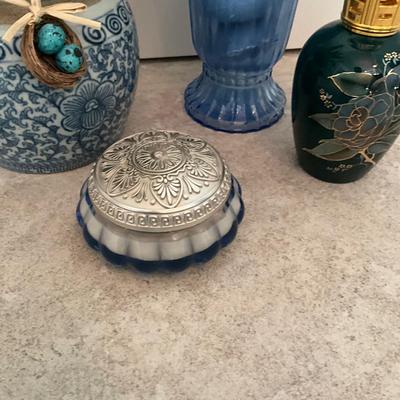 956 NDI Silk Tulip Arrangement with Blue Soaps/Jar/Berger Lamp