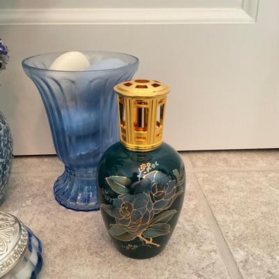 956 NDI Silk Tulip Arrangement with Blue Soaps/Jar/Berger Lamp