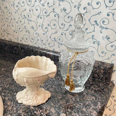 967 Glasss Jar with Porcelain Italian Conch Shell