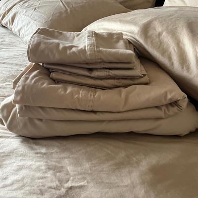 974 Two Sets of Ralph Lauren Queen Sheet Sets