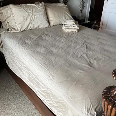 974 Two Sets of Ralph Lauren Queen Sheet Sets