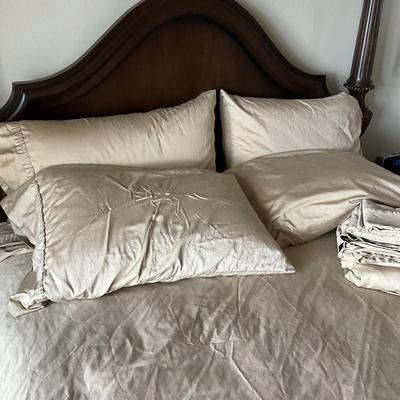 974 Two Sets of Ralph Lauren Queen Sheet Sets