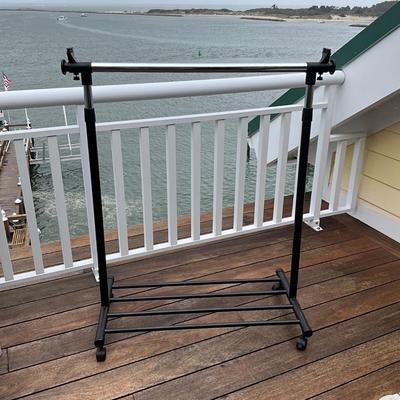 987 Adjustable clothing rack