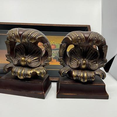 1017 Shell Style Bookends with Topiary Tree and Fruit Tray
