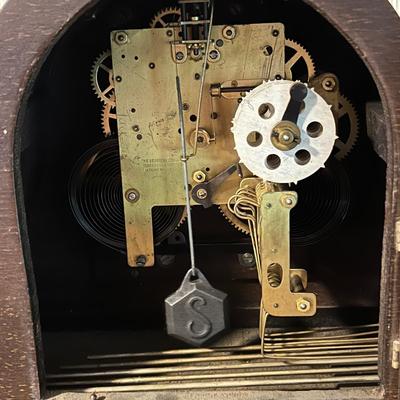 Vintage Sessions Mantle Clock w. Key
