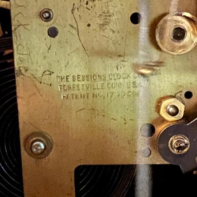 Vintage Sessions Mantle Clock w. Key