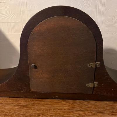 Vintage Sessions Mantle Clock w. Key