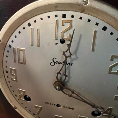 Vintage Sessions Mantle Clock w. Key