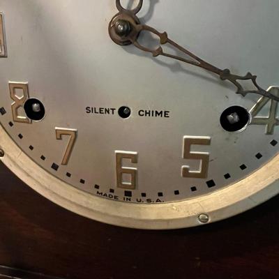 Vintage Sessions Mantle Clock w. Key