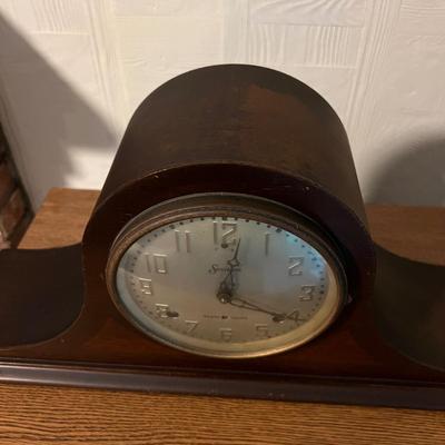 Vintage Sessions Mantle Clock w. Key
