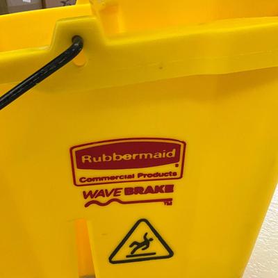 1022 Large Commercial Size Rubbermaid Mop Bucket