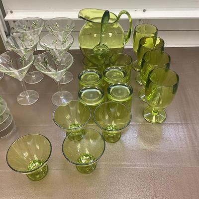 1027 Acrylic Green and Palm Tree Outdoor Drinkware