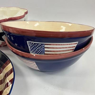1028 Large Red White & Blue Serving Set