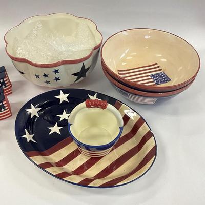 1028 Large Red White & Blue Serving Set