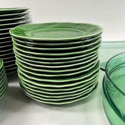 1039 Large Set of La Cadeaux Melamine Dish Set with Serving Trays