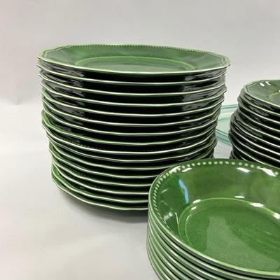 1039 Large Set of La Cadeaux Melamine Dish Set with Serving Trays