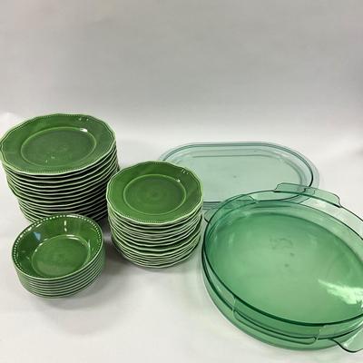 1039 Large Set of La Cadeaux Melamine Dish Set with Serving Trays