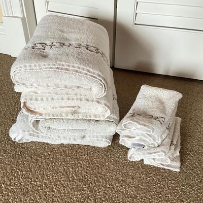 1047 Matouk Towel Set