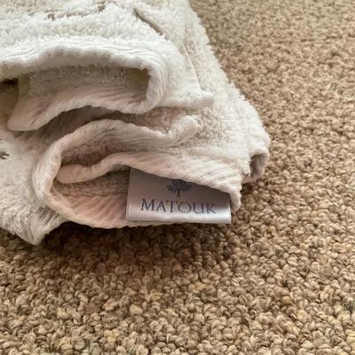 1047 Matouk Towel Set